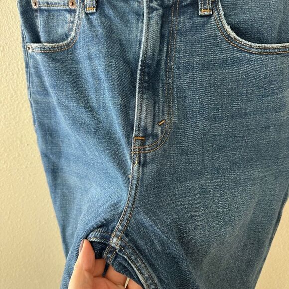 Abercrombie and Fitch Ultra High Rise Ankle Straight Jean Dark Wash Distressed - Picture 5 of 7